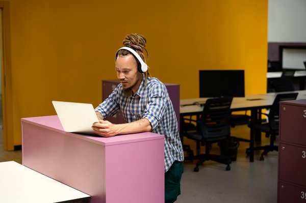 How can you approach building an eco-friendly home office in a garden in Kent?